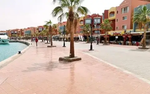 HURGHADA CITY CENTER AND THE MAIN STREET SHERATON - 1