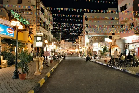 Vivre à Hurghada est une véritable expérience de vie : découvrez les avantages et les inconvénients, la vie, le travail et l'éducation dans cette station balnéaire.