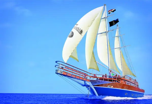 PIRATES SAILING BOAT