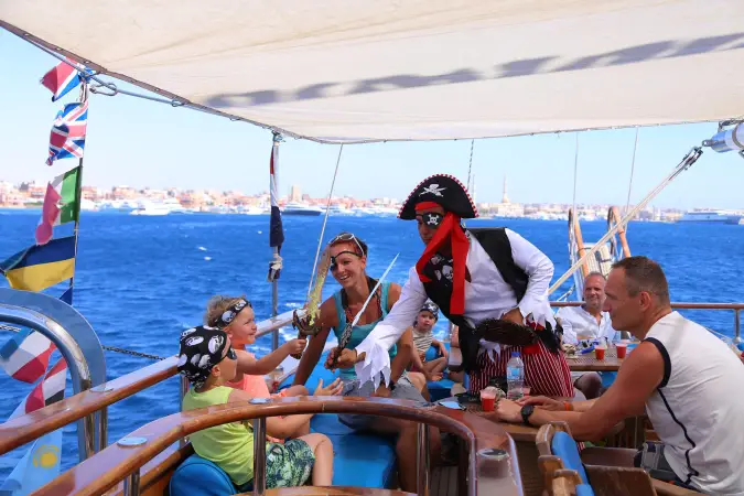 PIRATES SAILING BOAT