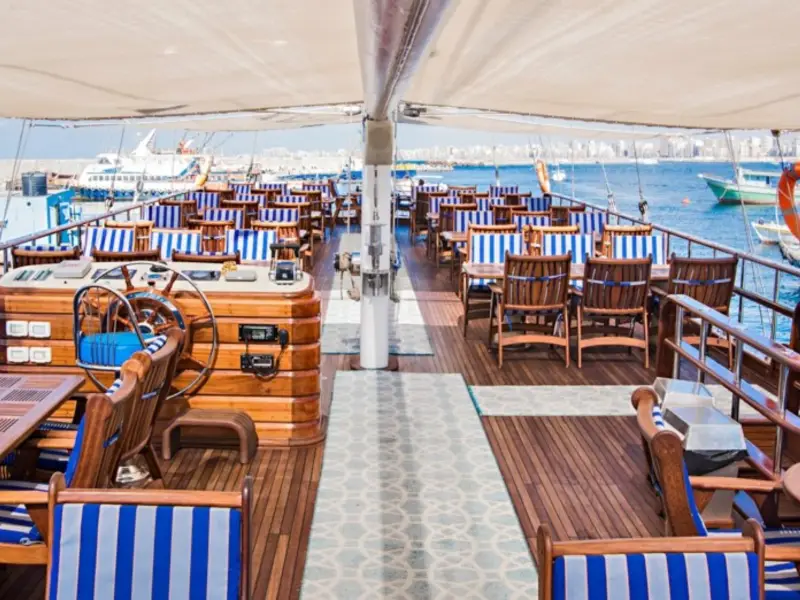 PIRATES SAILING BOAT