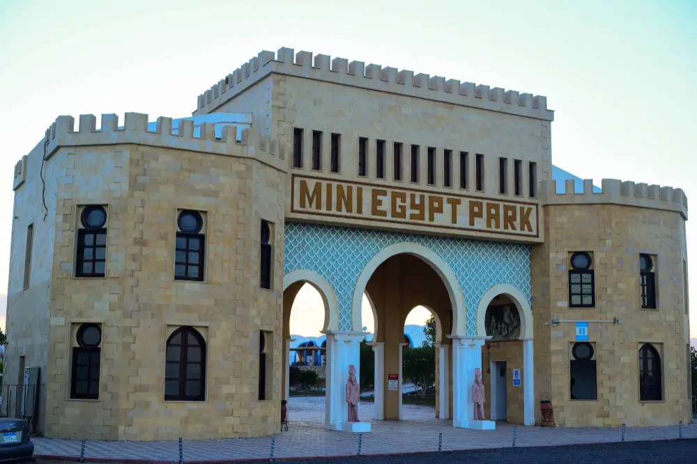 PRIVATE TOUR TO SAND CITY PARK AND MINI EGYPT PARK
