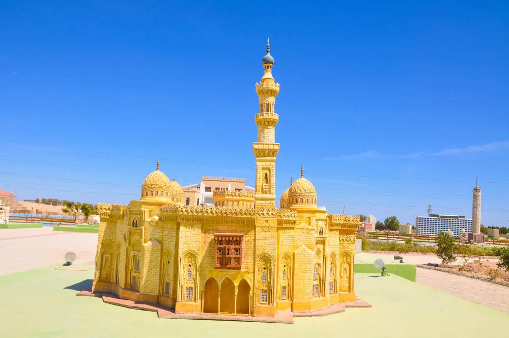 PRIVATE TOUR TO SAND CITY PARK AND MINI EGYPT PARK