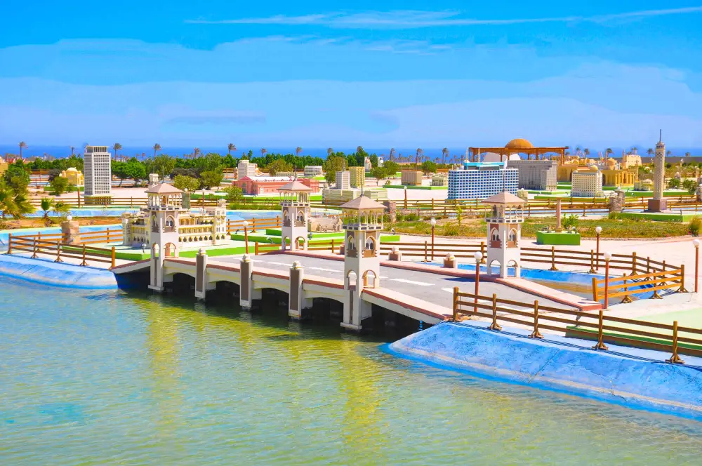 PRIVATE TOUR TO SAND CITY PARK AND MINI EGYPT PARK