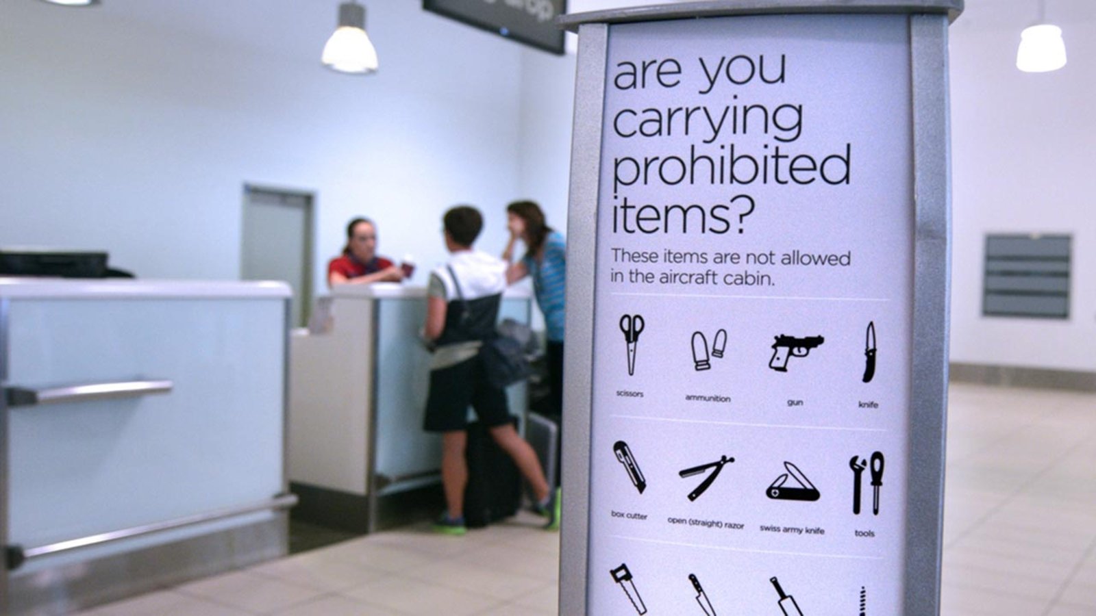 <p>What items are prohibited for tourists to bring into Egypt?</p>