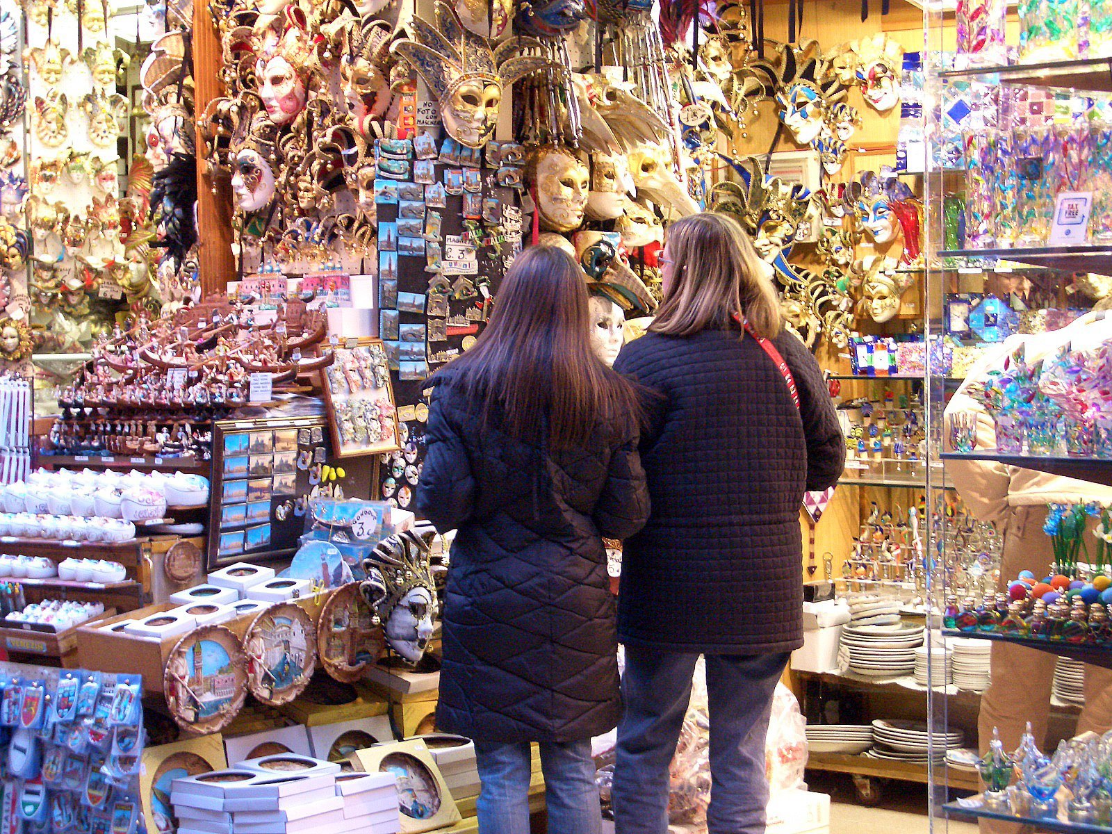 <p>Can a tourist return gifts they purchased during their vacation in Egypt?</p>