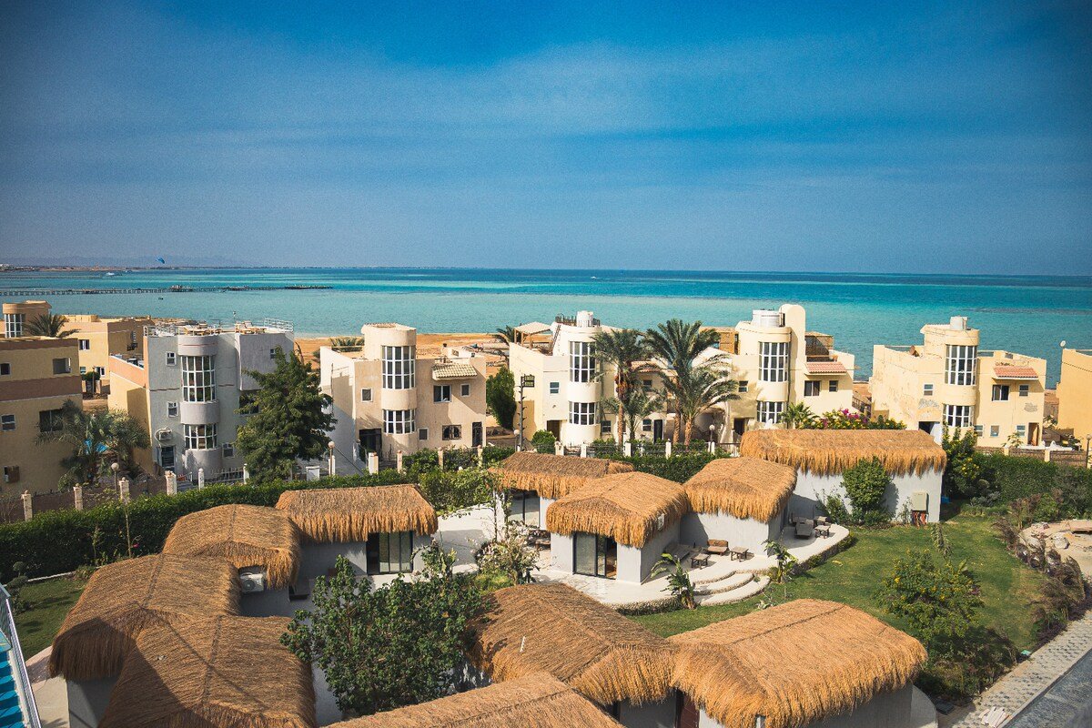 <p><strong>What are the areas in Hurghada that foreigners prefer to live in, and why?</strong></p>