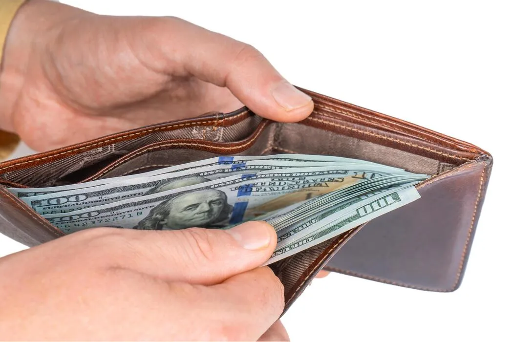<p><strong><span class="ql-cursor">﻿﻿What is</span> the maximum amount of cash that travelers are allowed to carry when entering or leaving Egypt through airports?</strong></p>