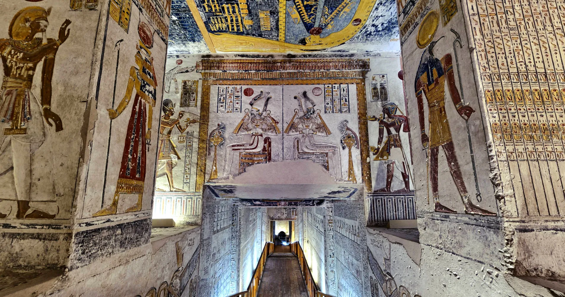 <p><strong>Is it permitted to take photos inside the pharaohs' tombs and the pyramids using cell phones or professional cameras?</strong></p><p><br></p><p><br></p>